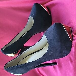 CHARLOTTE RUSSE sz9 suede platform stiletto with gold accents